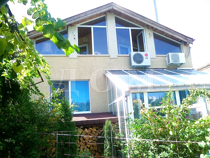 Продава КЪЩА в град Шумен, Военно училище - 320 кв.м / 370 000 € » 723 657.10 лв., ДОМ