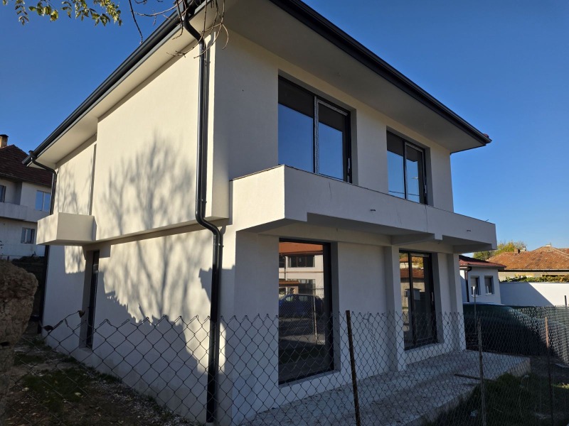 Продава КЪЩА в град Разград, Житница - 185 кв.м / 230 081.35 € » 450 000 лв., РОС -НЕДВИЖИМИ ИМОТИ