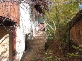 Продажба на парцели в област Кюстендил - изображение 1 