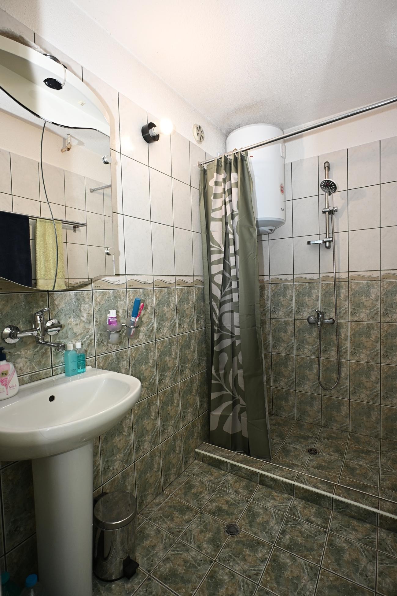 Продава ЕТАЖ ОТ КЪЩА, гр. Перник, Център, снимка 13 - Етаж от къща - 56086691