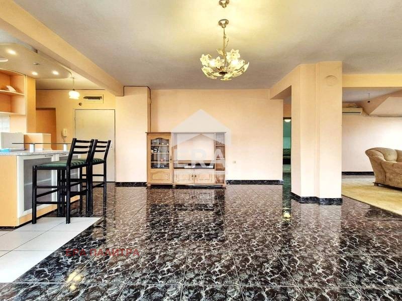 Продава МНОГОСТАЕН, гр. Бургас, Славейков, снимка 5 - Апартаменти - 53872377