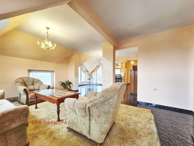 Продава МНОГОСТАЕН, гр. Бургас, Славейков, снимка 2 - Апартаменти - 53872377