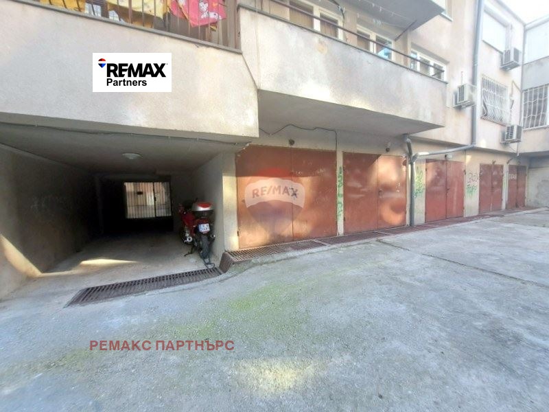 Продава ГАРАЖ, ПАРКОМЯСТО, гр. Варна, Окръжна болница-Генерали
