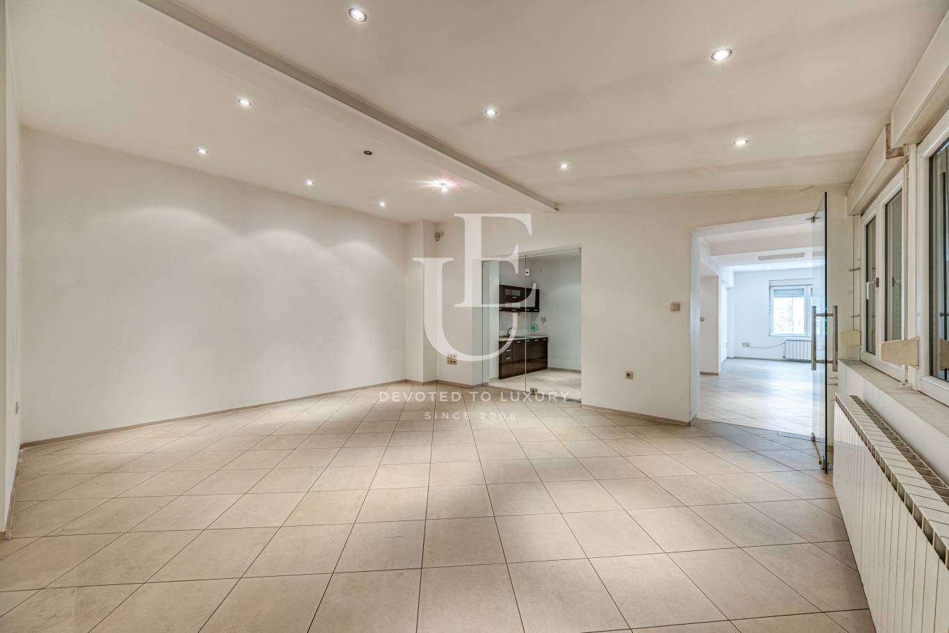 Продава 3-СТАЕН, гр. София, Център, снимка 4 - Апартаменти - 54125449