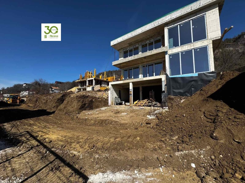 Продава КЪЩА в град Варна, м-т Сотира - 306 кв.м / 477 000 € » 932 930.91 лв., ЯВЛЕНА - ОФИС ВАРНА