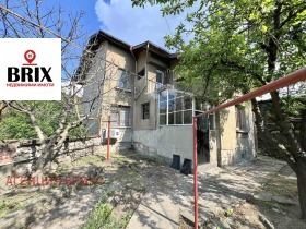 Huis Sjirok tsentar, Ruse 1