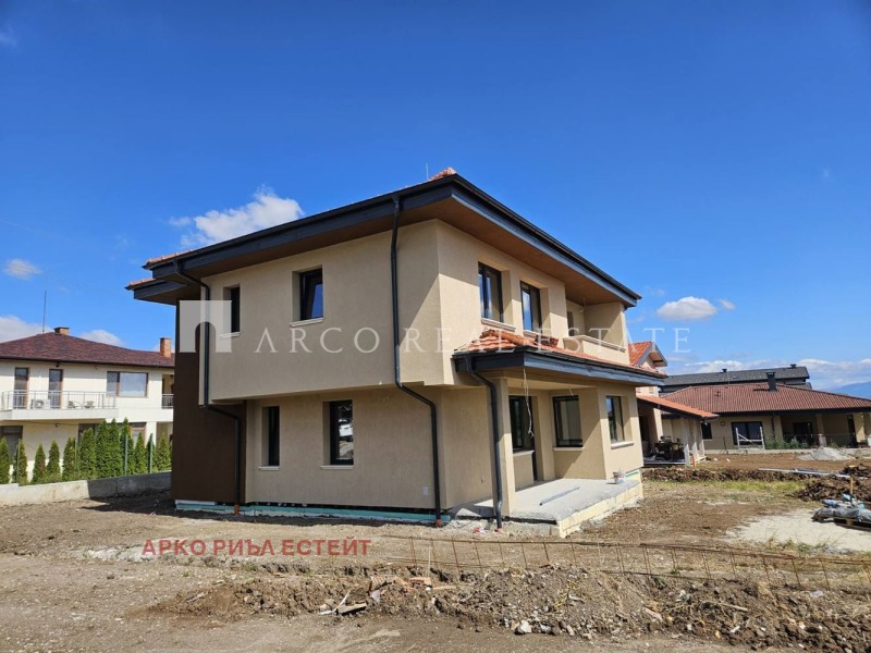 Продава  Къща област София , с. Нови хан , 231 кв.м | 76266345