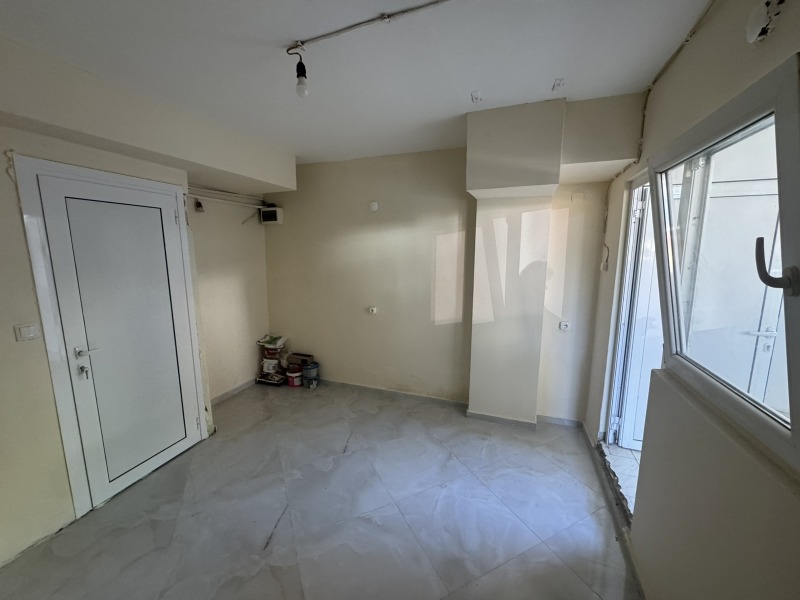 Продава ФРИЗЬОРСКИ/КОЗМЕТИЧЕН САЛОН в град Бургас, Братя Миладинови - 26 кв.м / 45 000 € » 88 012.35 лв., ПРАЙМ РИЪЛ ЕСТЕЙТС ЕООД