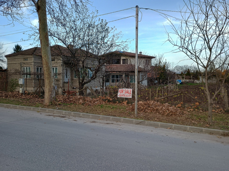 Продава КЪЩА, гр. Добрич, Рилци, снимка 2 - Къщи - 52572700