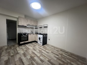 1 chambre Kolhozen pazar, Varna 1