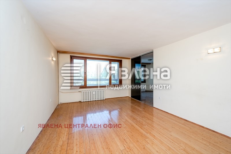 Продава  3-стаен град София , Младост 2 , 140 кв.м | 76592678