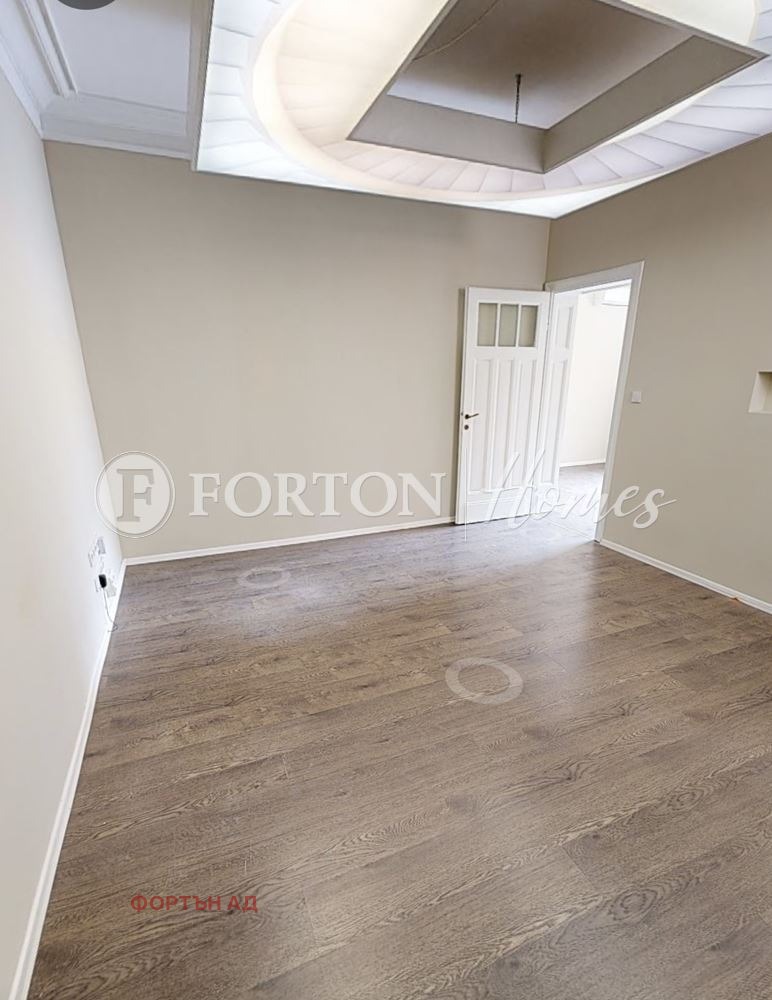 Продава 3-СТАЕН, гр. София, Център, снимка 2 - Апартаменти - 54222696