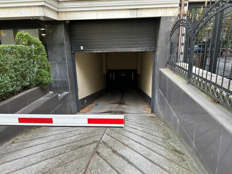 Till salu  Parkeringsplats Sofia , Lozenec , 32 kvm | 37883652 - bild [2]