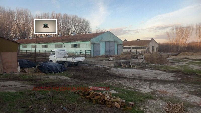 Продава ПРОМ. ПОМЕЩЕНИЕ в област Велико Търново, с. Ресен - 15000 кв.м / 127 822.97 € » 250 000 лв., ЛОТОС НЕДВИЖИМИ ИМОТИ