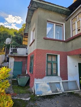 House Bela voda, Pernik 1