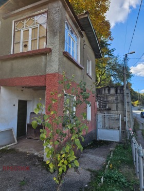 House Bela voda, Pernik 2