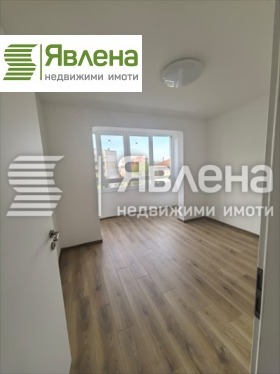 Продава 4-стаен