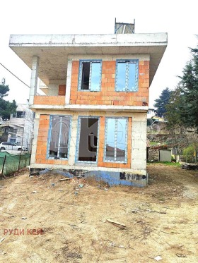 House m-t Alen mak, Varna
