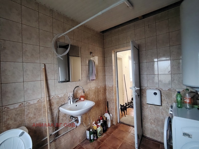 Продава КЪЩА, с. Карапелит, област Добрич, снимка 9 - Къщи - 52545303