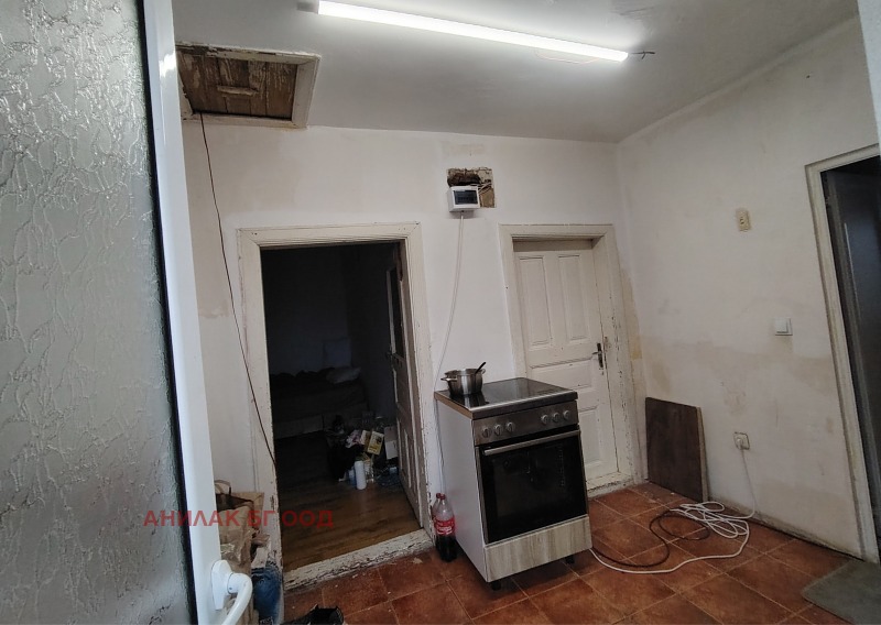 Продава КЪЩА, с. Карапелит, област Добрич, снимка 6 - Къщи - 52545303