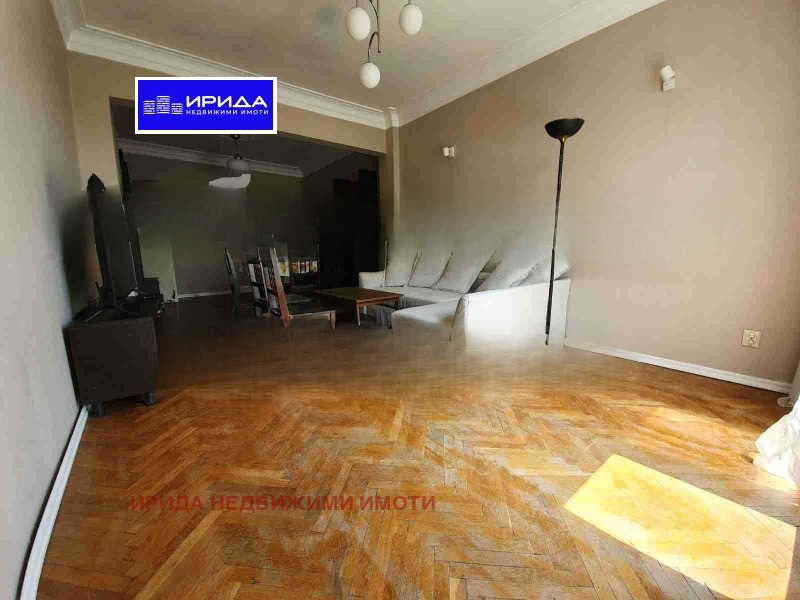 Продава  2-стаен град София , Център , 81 кв.м | 11990175