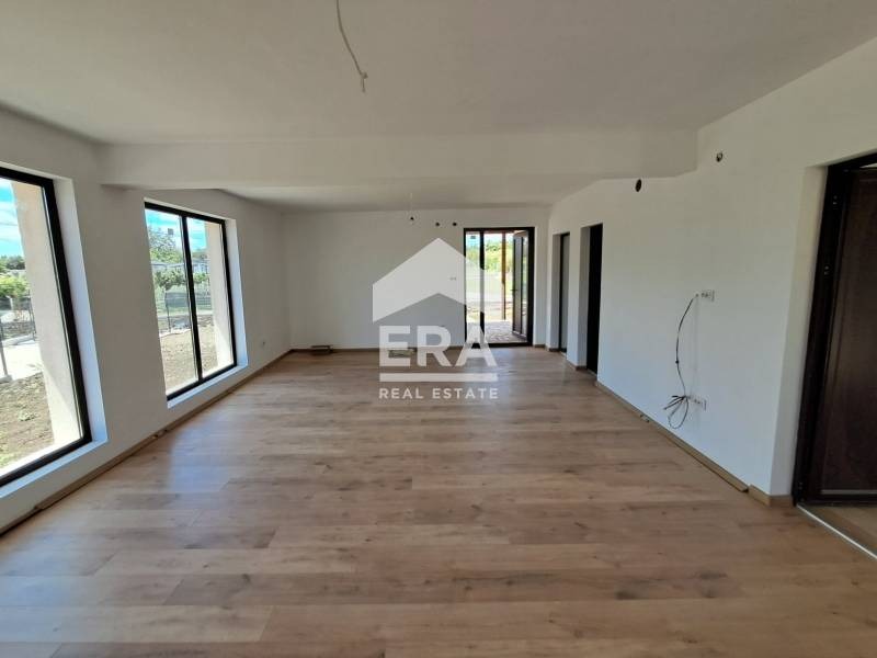 Продава КЪЩА, с. Езерец, област Добрич, снимка 4 - Къщи - 55024620