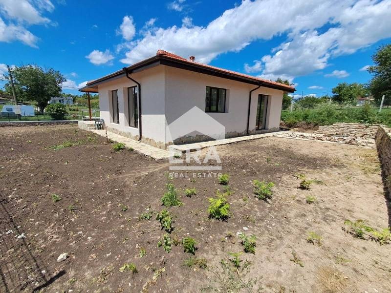 Продава КЪЩА, с. Езерец, област Добрич, снимка 3 - Къщи - 55024620