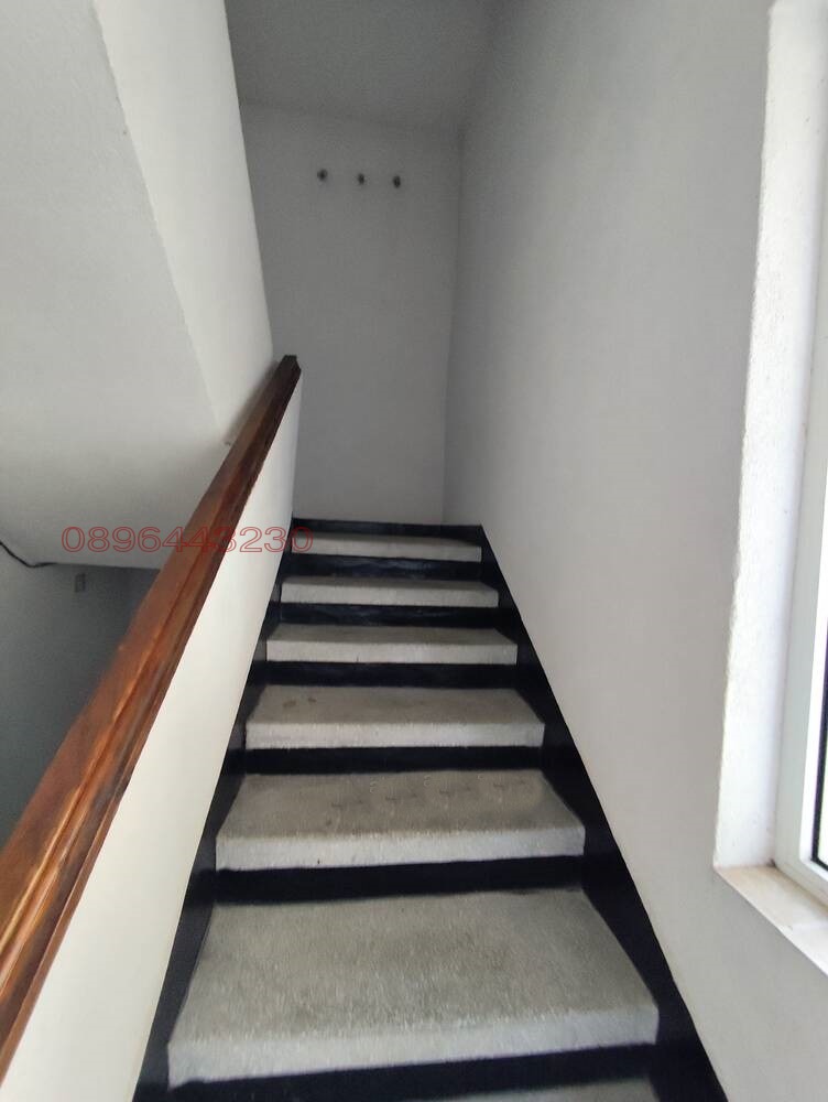 Продава ЕТАЖ ОТ КЪЩА, гр. Шумен, Тракия, снимка 2 - Етаж от къща - 54328823