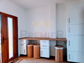 Ev Cariçino, bölge Dobriç 8
