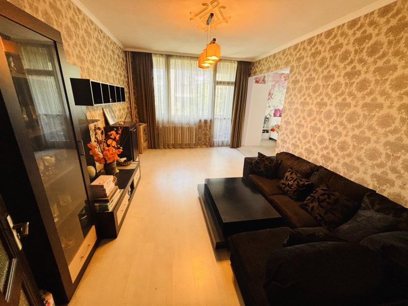 Продава  3-стаен град София , Иван Вазов , 96 кв.м | 93293681