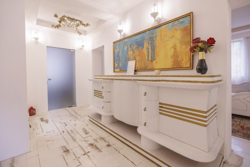 Продава МНОГОСТАЕН, гр. София, Център, снимка 9 - Апартаменти - 52515208