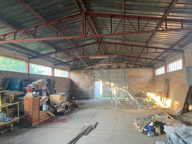 Продаја  Складиште регион Пловдив , Скутаре , 1100 м2 | 64232263
