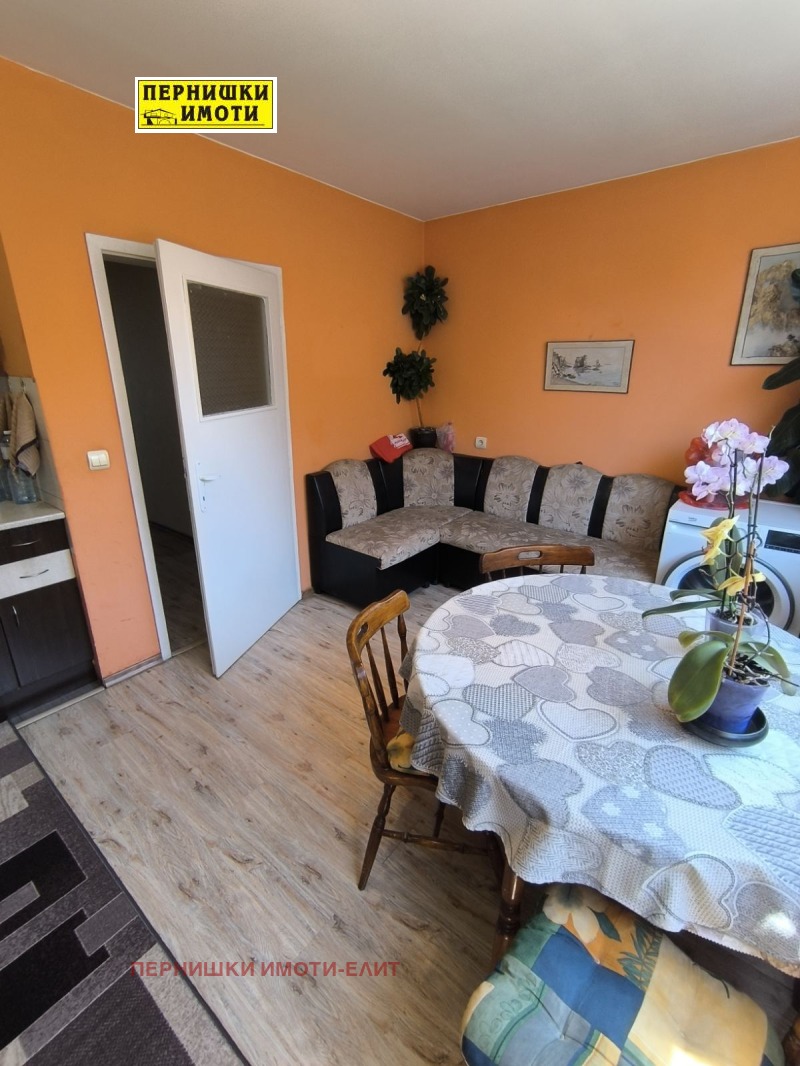 Продава  Етаж от къща град Перник , Ралица , 128 кв.м | 56228593 - изображение [2]