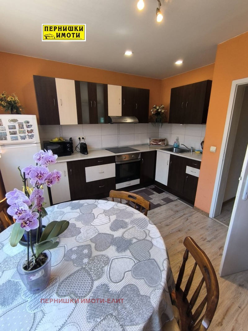 Продава  Етаж от къща, град Перник, Ралица •  100 000 EUR • ID 84062798 — holmes.bg - [1] 