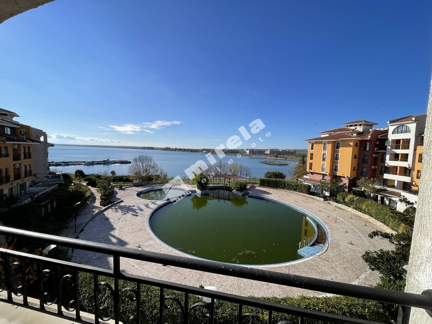 Продава 2-СТАЕН, гр. Ахелой, област Бургас, снимка 2 - Апартаменти - 54226125