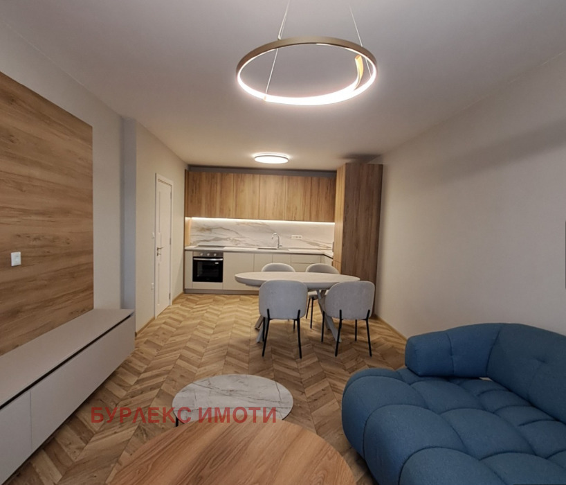 Продава 3-СТАЕН, гр. Варна, Централна поща