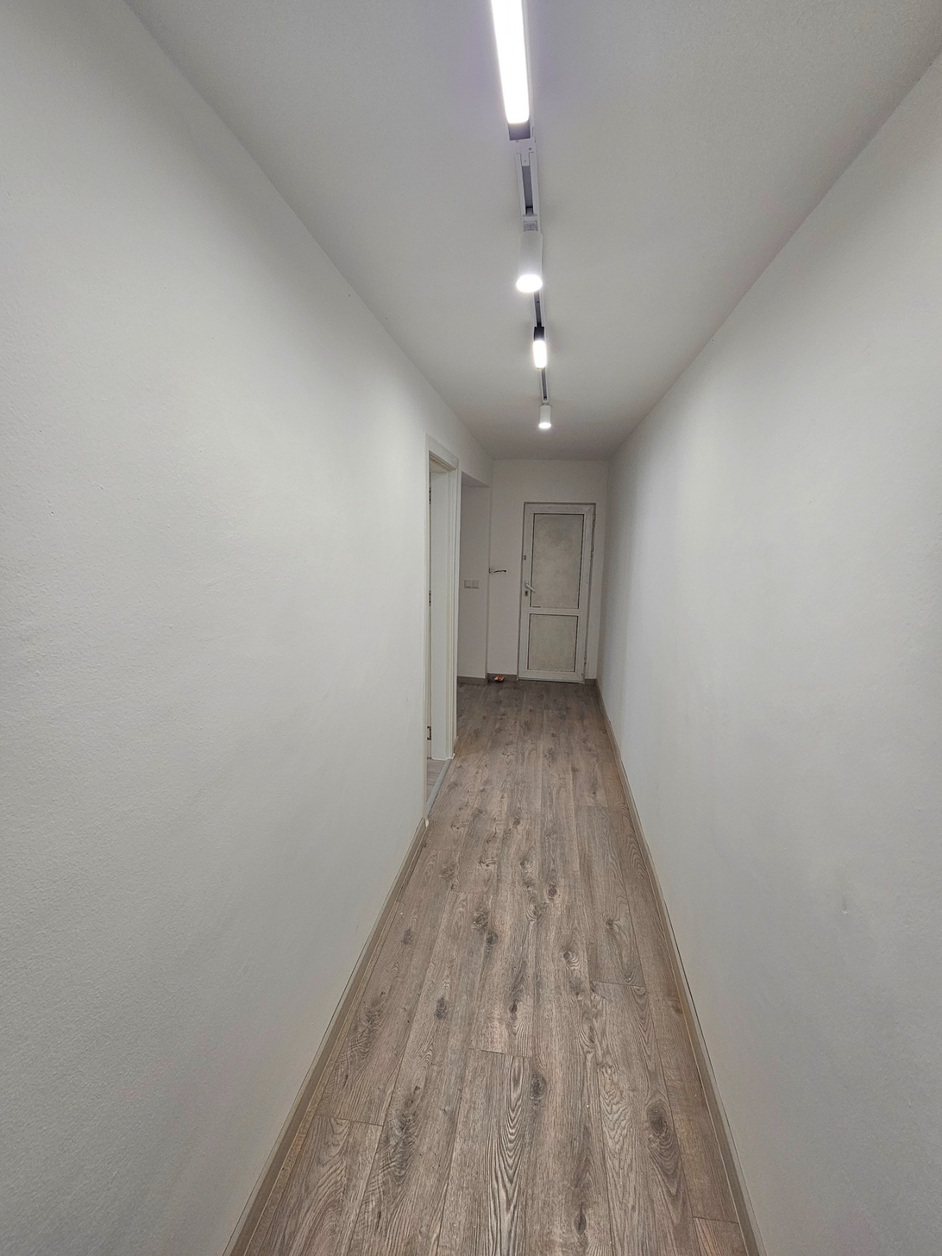 Продава АТЕЛИЕ, ТАВАН, гр. Варна, Колхозен пазар, снимка 8 - Апартаменти - 54922531