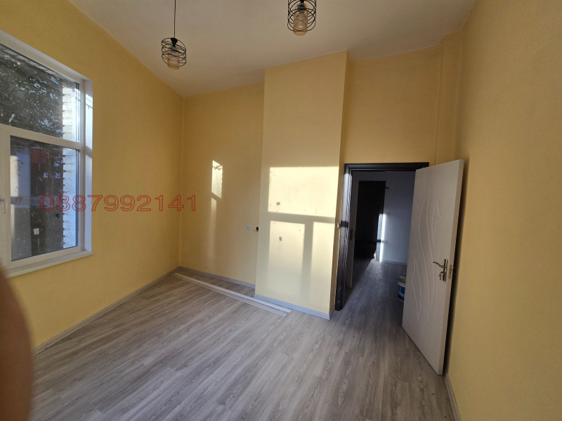 Продава ОФИС, гр. Ямбол, Център, снимка 2 - Офиси - 52783774