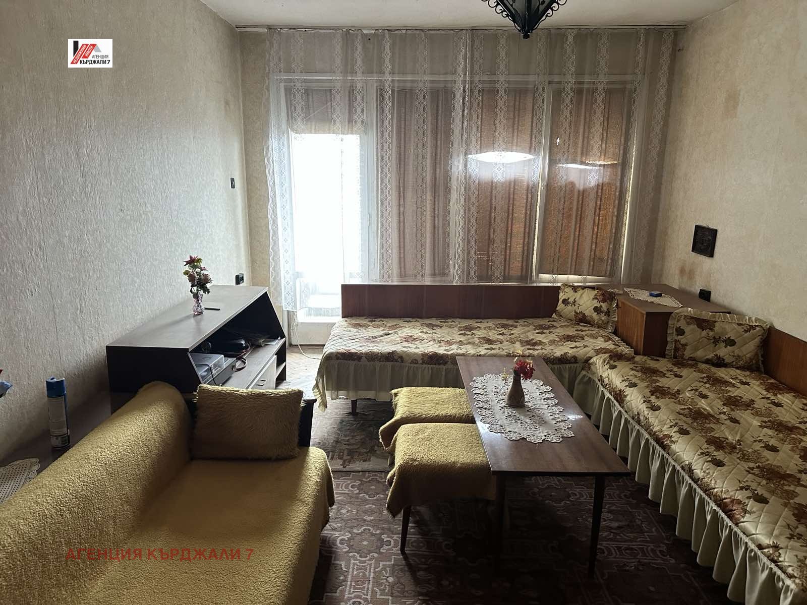 Продава 3-СТАЕН, гр. Кърджали, Център