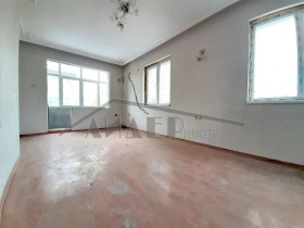 Продава етаж от къща град Пловдив Кършияка - [1] 