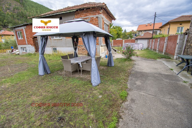 Продава КЪЩА, с. Врачеш, област София област, снимка 8 - Къщи - 52376253