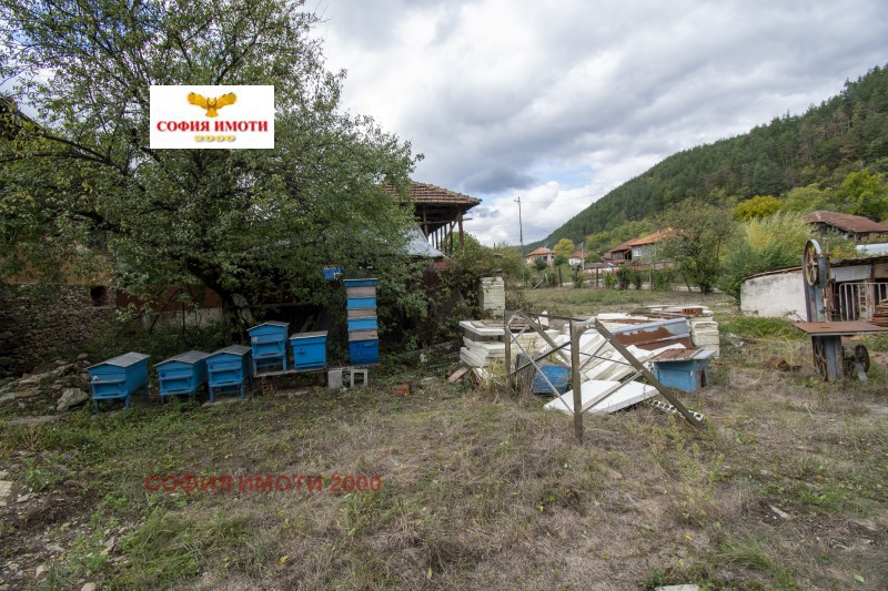 Продава КЪЩА, с. Врачеш, област София област, снимка 11 - Къщи - 52376253