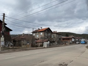 Huis Mosjino, Pernik 2