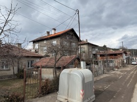 Casa Mochino, Pernik 1