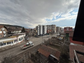 Ev Moşino, Pernik 6