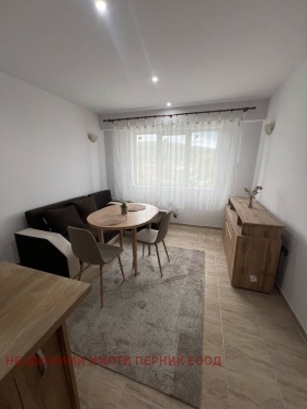 Studio Mosjino, Pernik