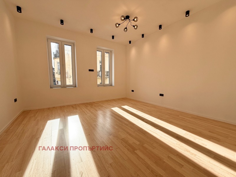 Продава КЪЩА, гр. София, Център, снимка 3 - Къщи - 52463291