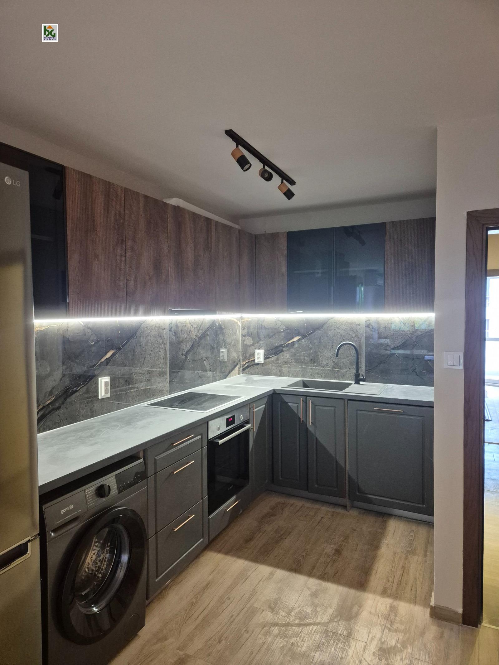 Продава 3-СТАЕН, гр. Варна, Окръжна болница-Генерали, снимка 2 - Апартаменти - 56081213