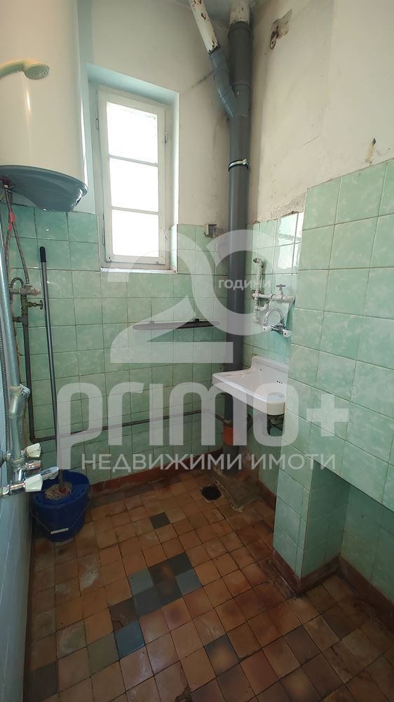 Продава ЕТАЖ ОТ КЪЩА, гр. Велико Търново, Център, снимка 8 - Етаж от къща - 52629638