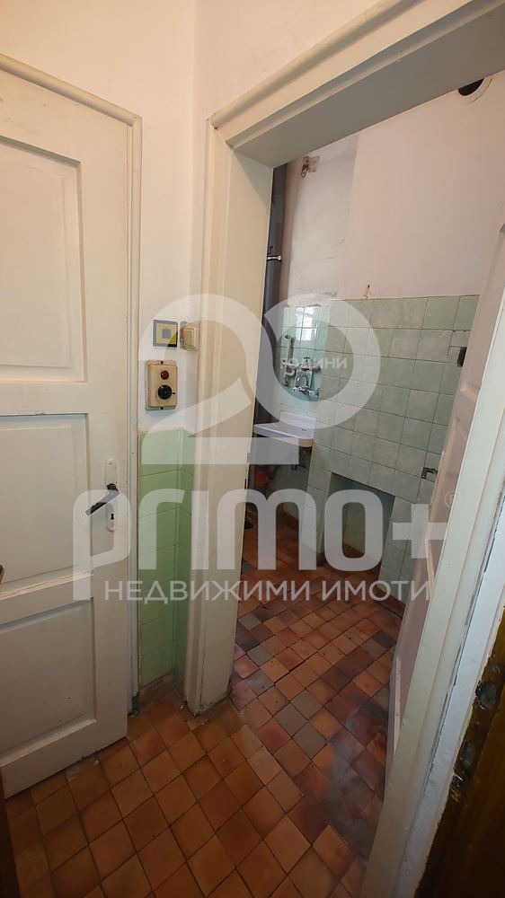 Продава ЕТАЖ ОТ КЪЩА, гр. Велико Търново, Център, снимка 7 - Етаж от къща - 52629638